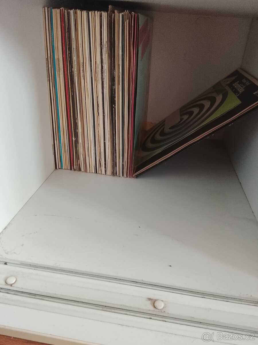 Prodám funkční gramofon Tesla s reproduktory - 3