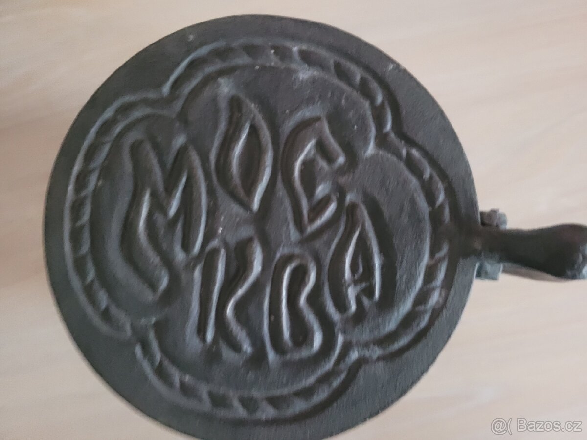 Starý kovový korbel s víkem. MockBa. - 3