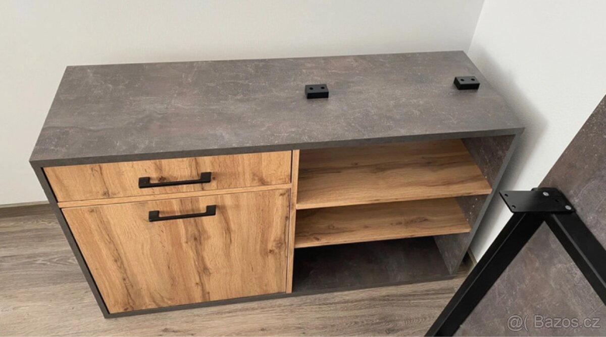 Dřevěný psací stůl - Osobní předání Plzeň - 3