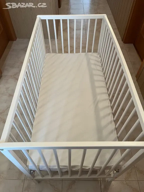 DŘEVĚNA POSTYLKA S NOVOU MATRACI,NATĚREM A DOPLŇKY - 3