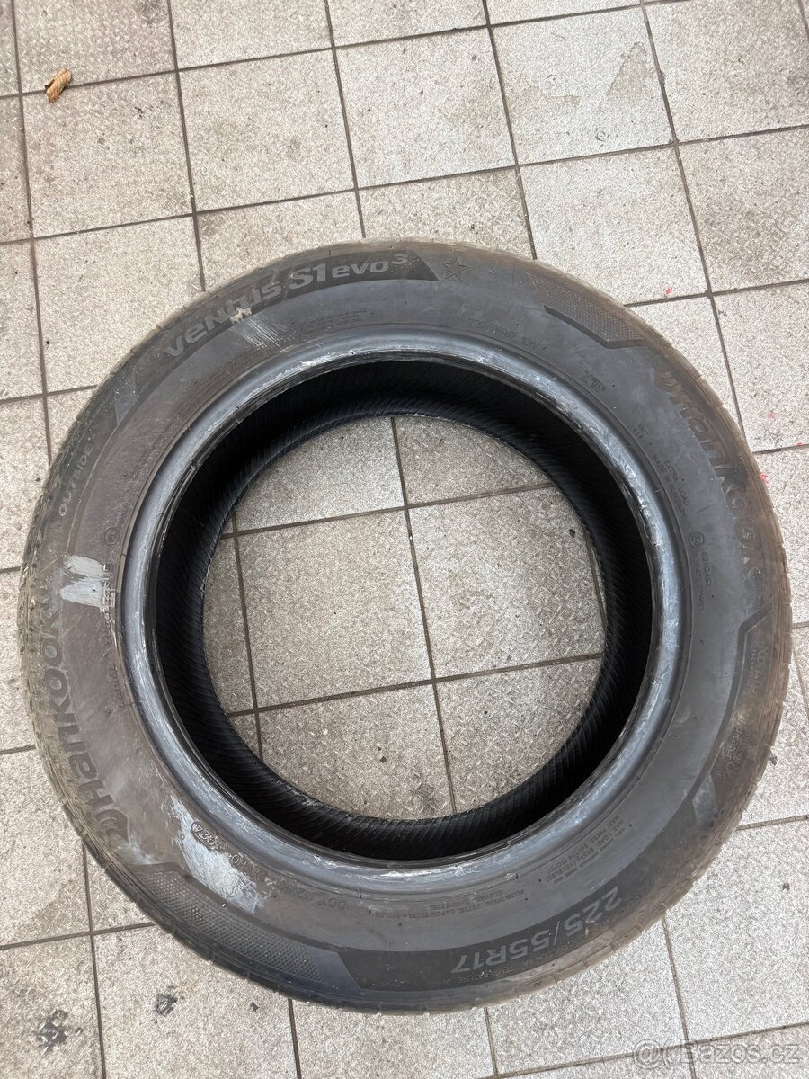 Hankook 225/55R17 - 3