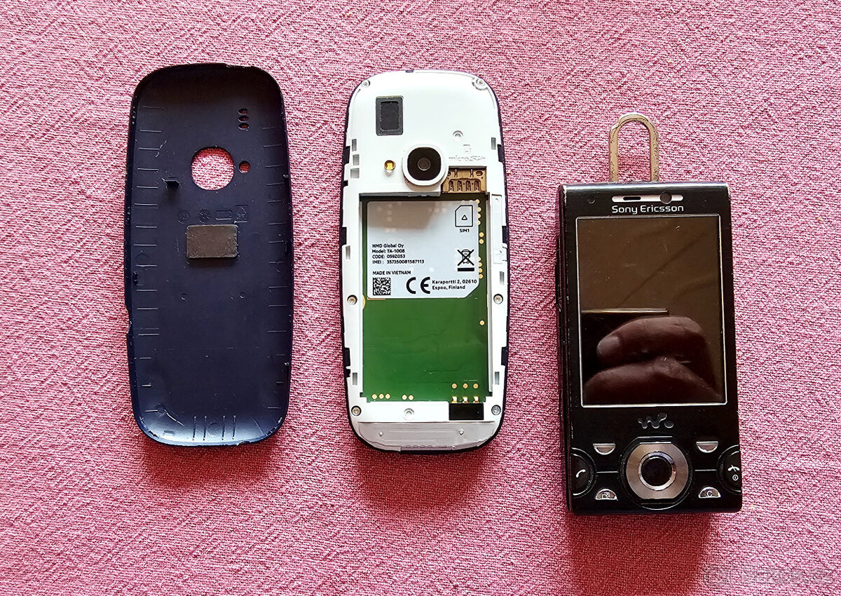 Starý mobil Nokia a Sony Ericsson - 3