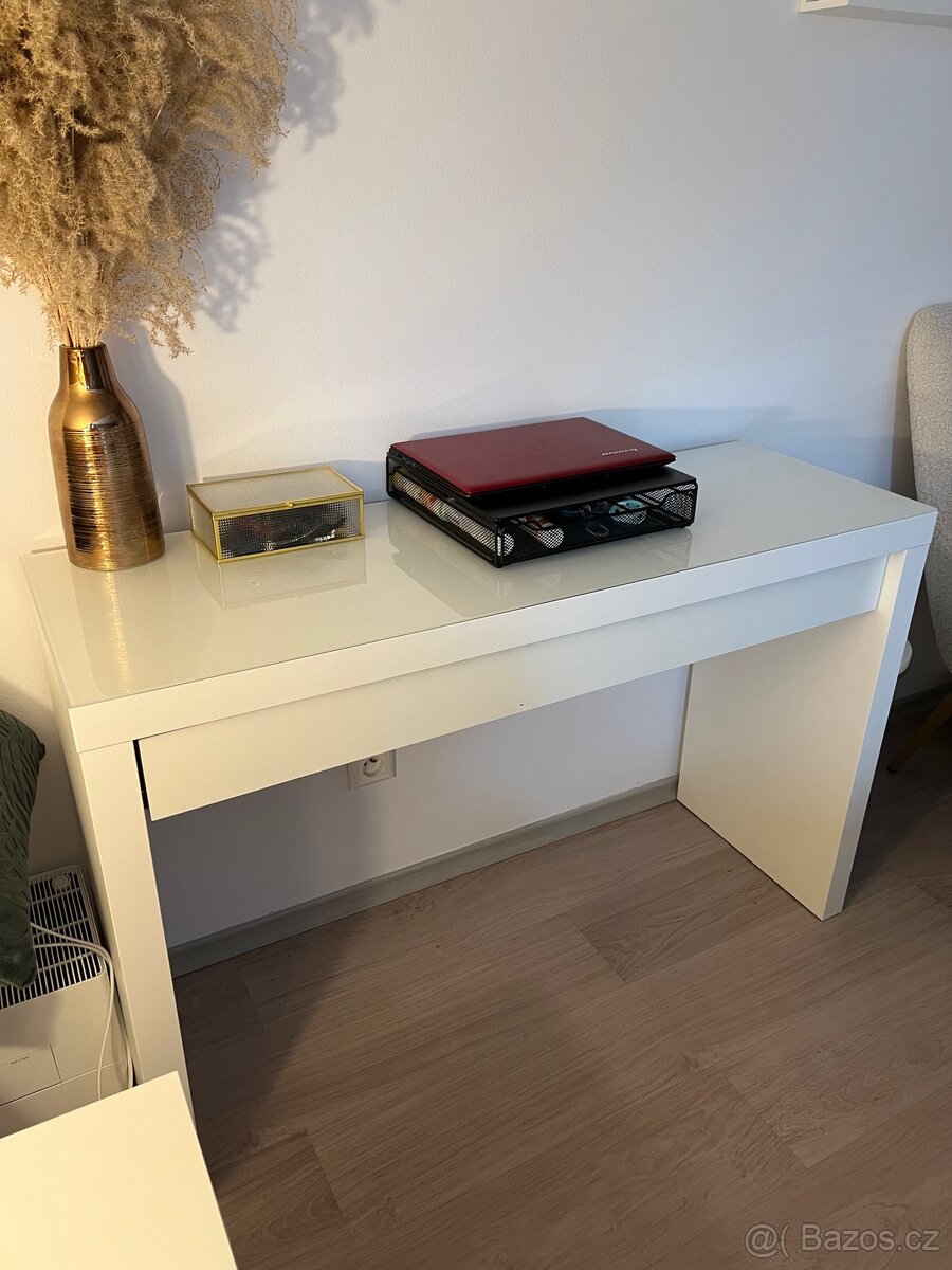 Kosmetický stolek MALM - 3