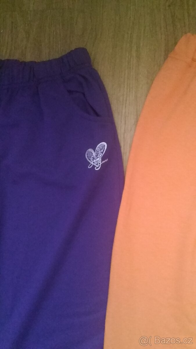 Dívčí tepláky vel.134/140 - sada 2 ks úplně nové - 3