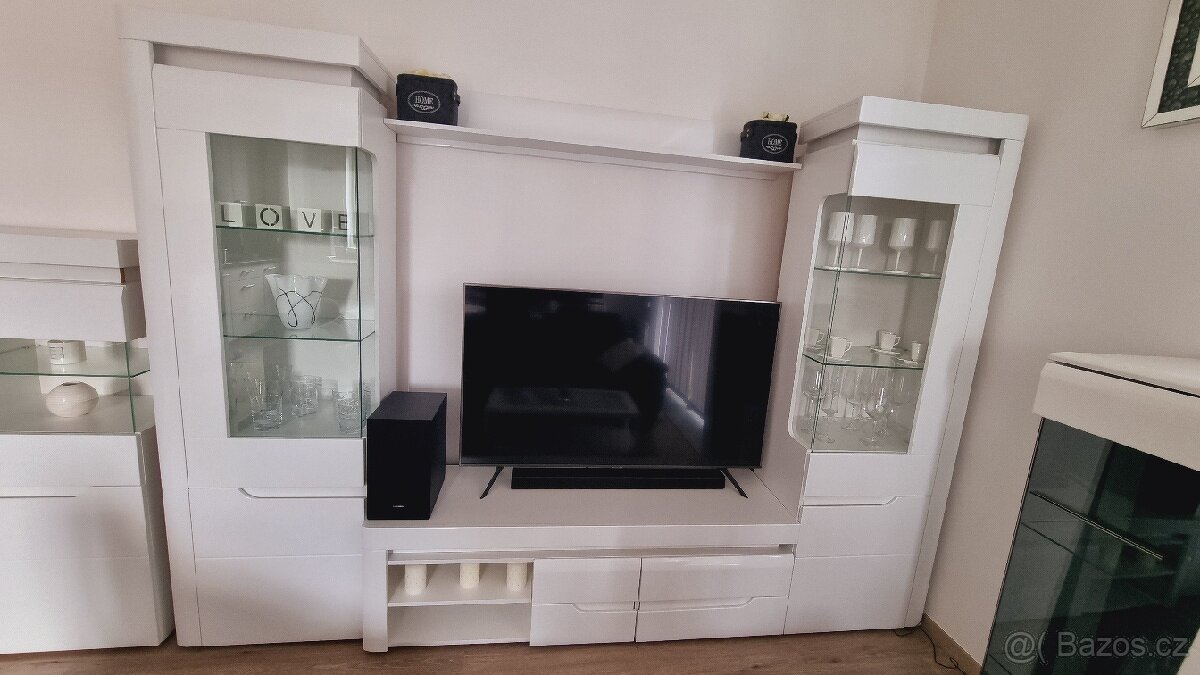 TV STOLEK BÍLÝ LESK - 3