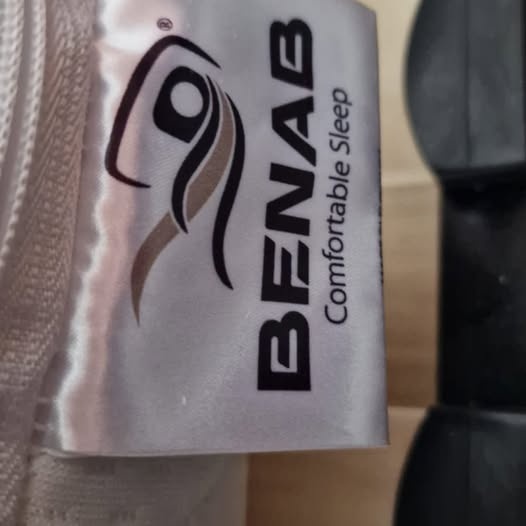 Postele s matrací (180/200) + 2 noční stolky – Kompletní lož - 3