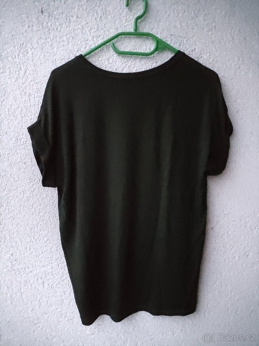 Tmavě zelené volné tričko - 3