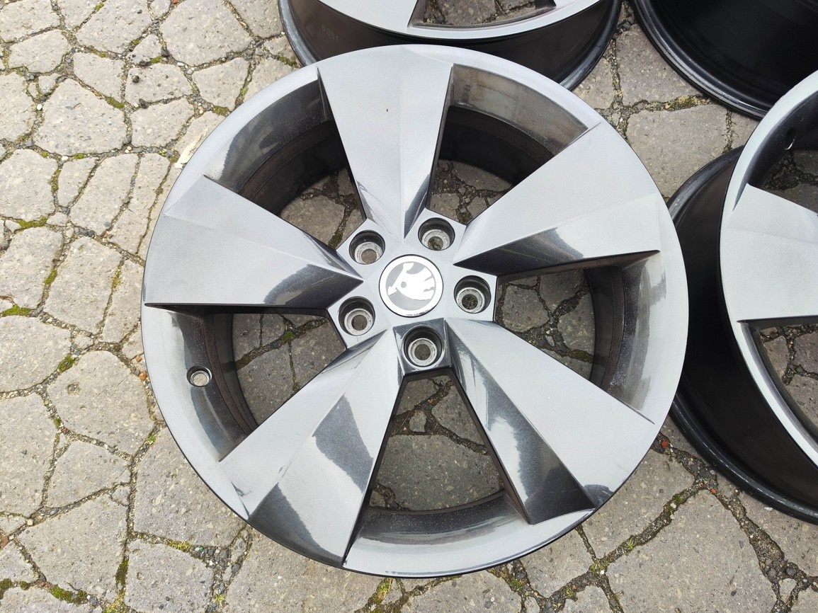 17"černá alu sada Nanuq 5x112 origo Škoda Kodiaq Tiguan 2 - 3