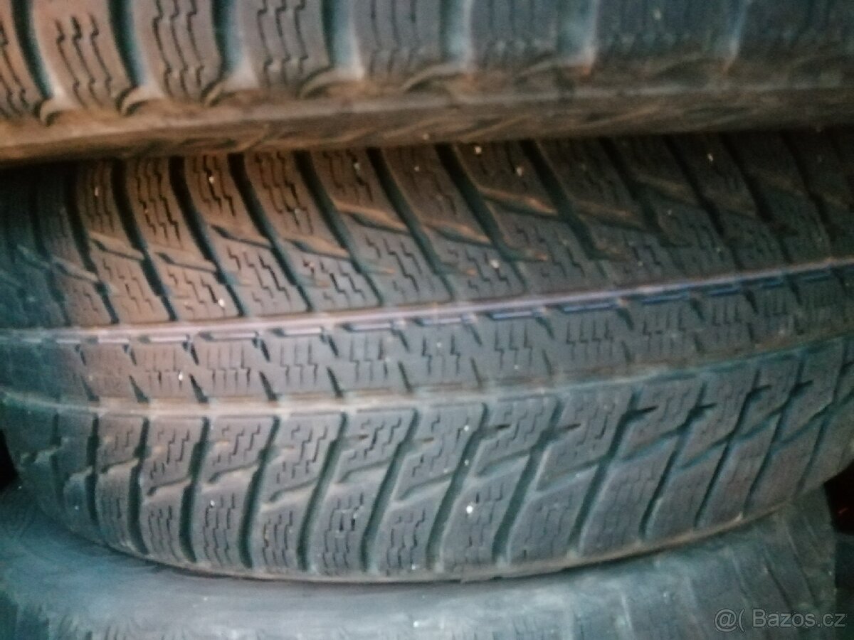 Zimní 225/60 r17 nokian - 3