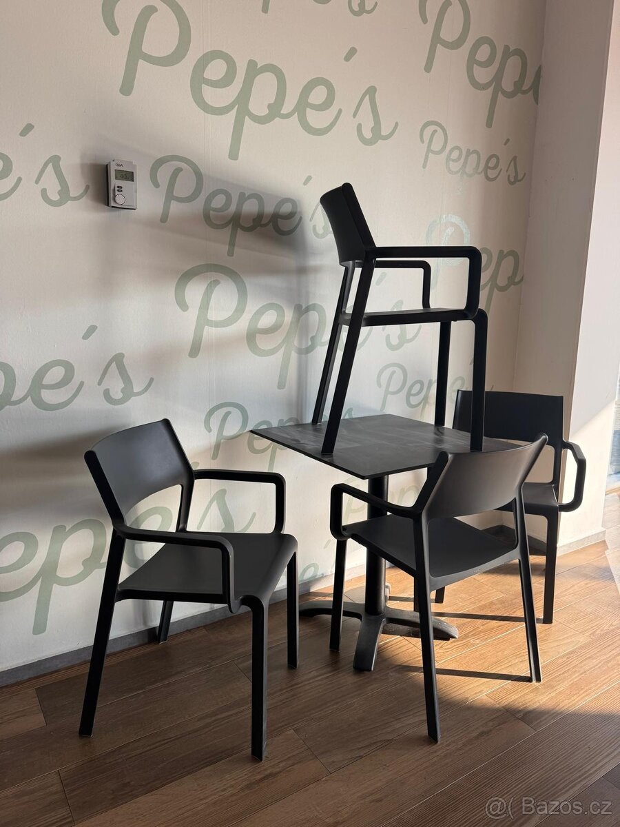 Stůl kavárenský se 4 židlemi - 3