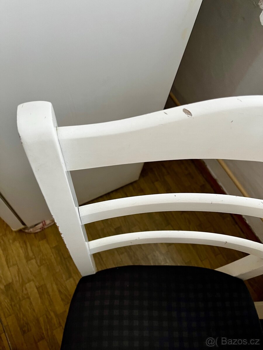 Jídelní stůl + dvě židle - 3
