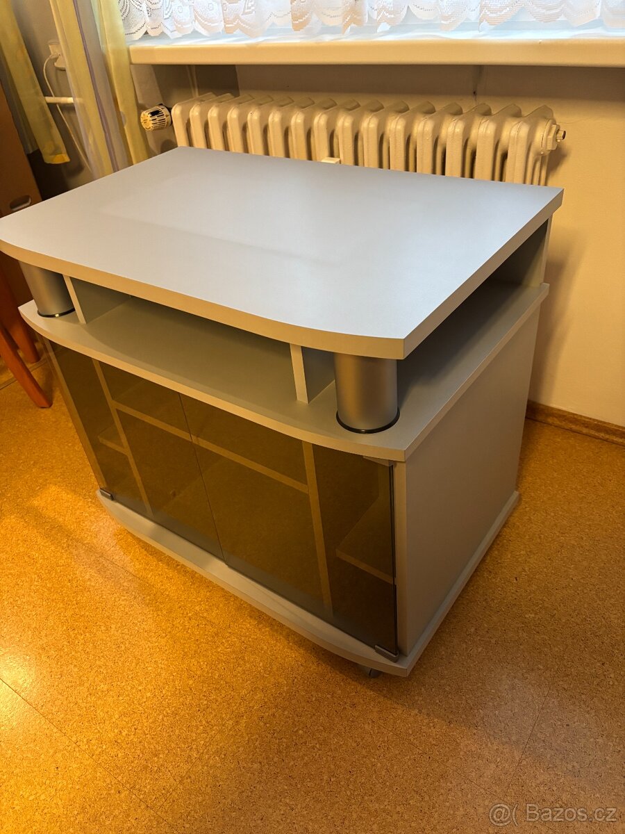 Prodám TV stolek - 3