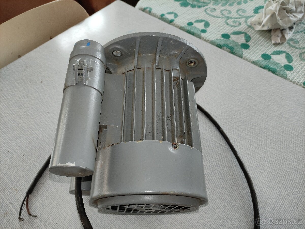 Nepoužitý elektromotor MEZ Mohelnice 0,75 kW, 2840 ot./min - 3
