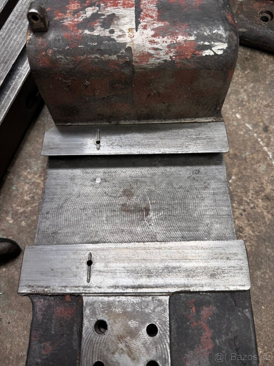 Prodám díly frézky F1S - 3