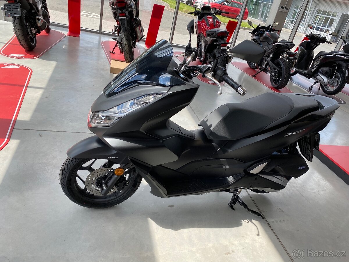 Prodám Honda 125 PCX 125 z roku 2021 s nájezdem 4500 km - 3