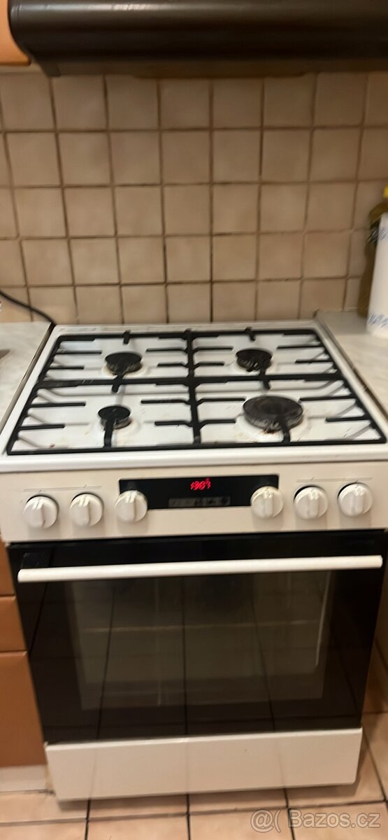 Plynový sporák s troubou MORA – plně funkční - 3