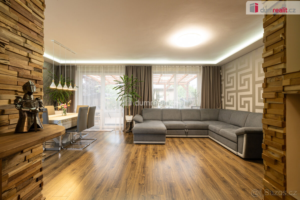 Prodej krásného 5+kk, ŘRD, Veltrusy. - 3