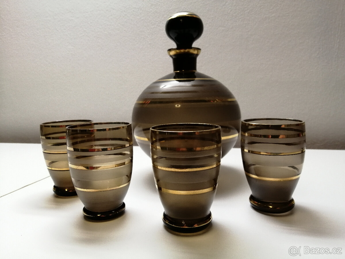 Karafa se sklenkami - 3