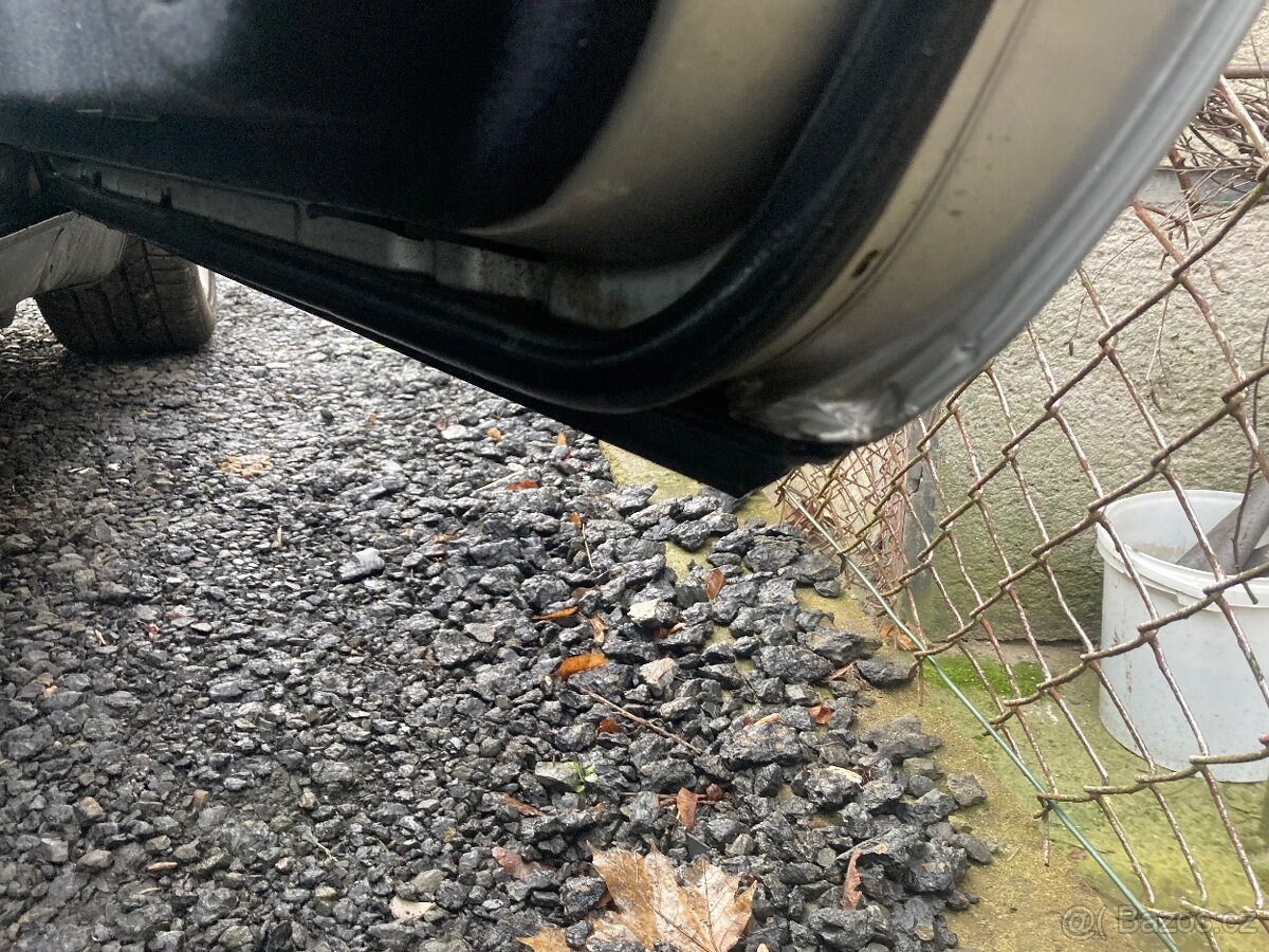 dvere, viko kufru W208 - 3