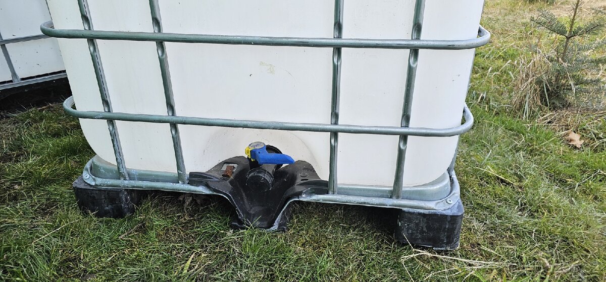 Plastový sud 200l, IBC 1000l - 3