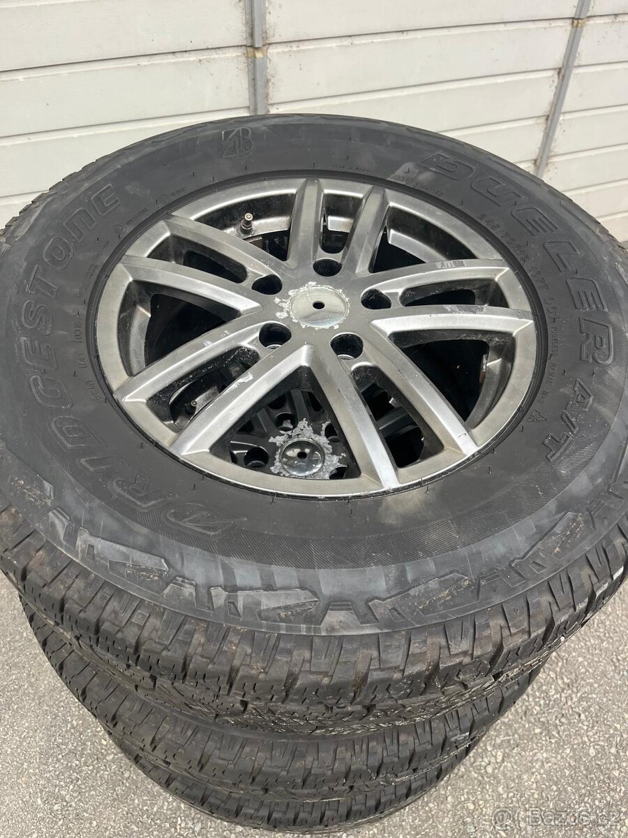 Volkswagen AMAROK (pneumatiky+nášlapy)