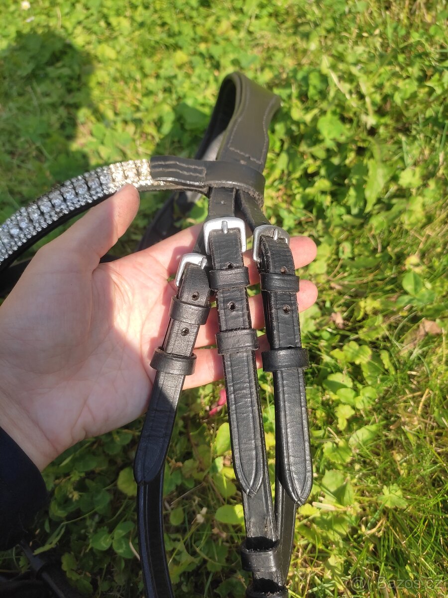 Černá lakovaná uzdečka s 5ti řadou kamínkovou čelenkou - 3