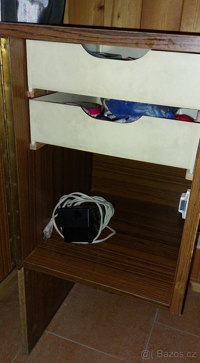 Šicí stroj Veritas se stolkem - 3