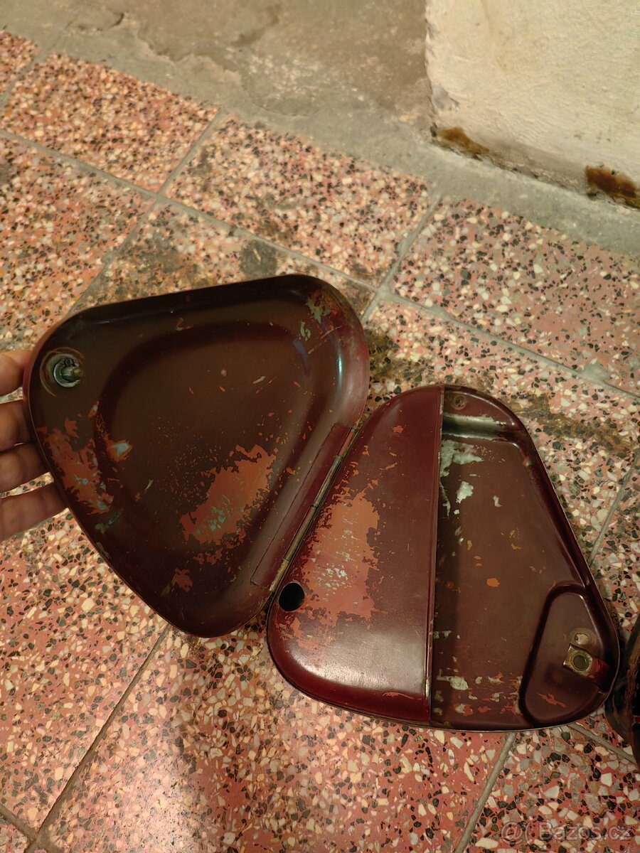 Jawa perak kastliky komunista - 3