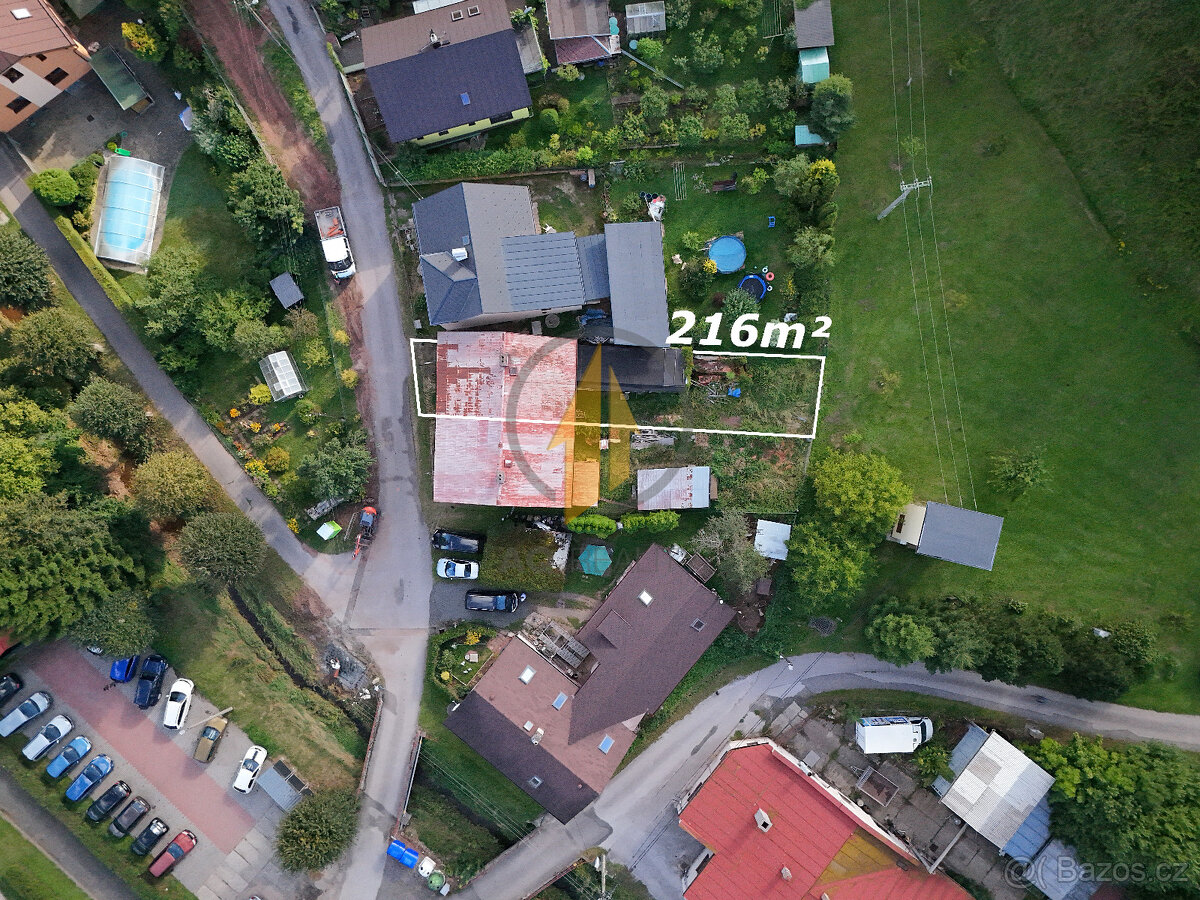 Prodej rodinného domu se zahradou o celkové ploše 216 m² v o - 3