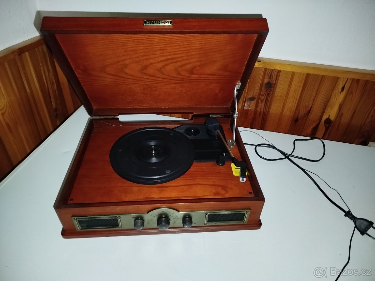 Gramofon zn Hyundai RT 910. - 3