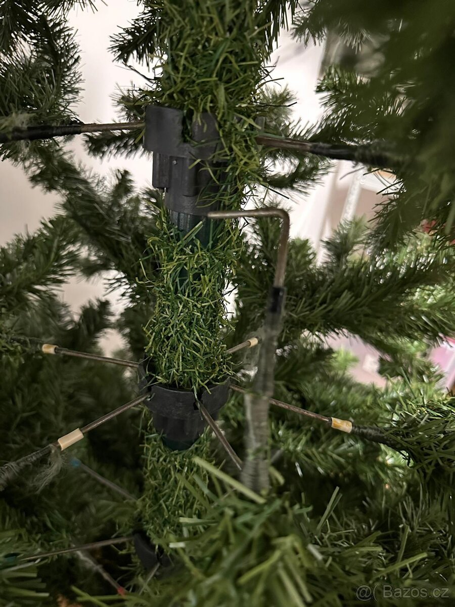Velký umělý vánoční stromek vysoký 220 cm - 3