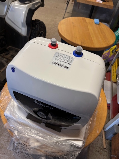 Ohřívač vody Ariston pod umyvadlo - 3