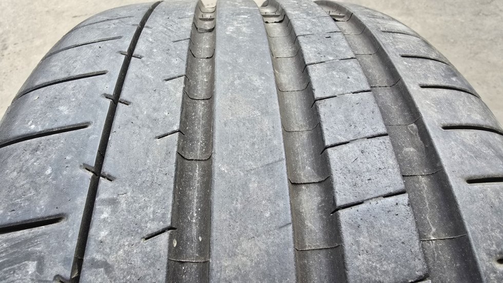 Letní pneumatika 255/35/19 Michelin - 3