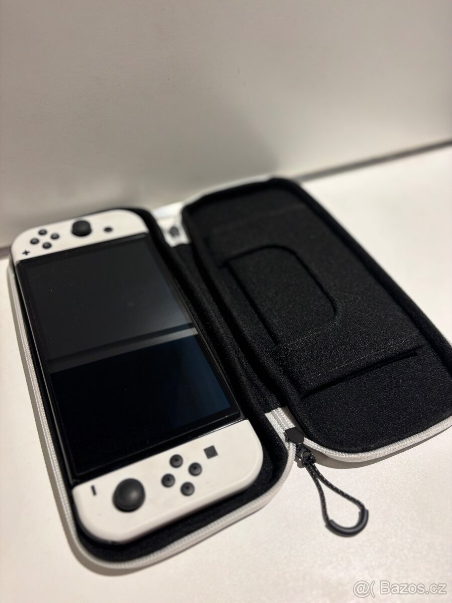 Konzole Nintendo SWITCH OLED (white set) + hra + pouzdro - 3