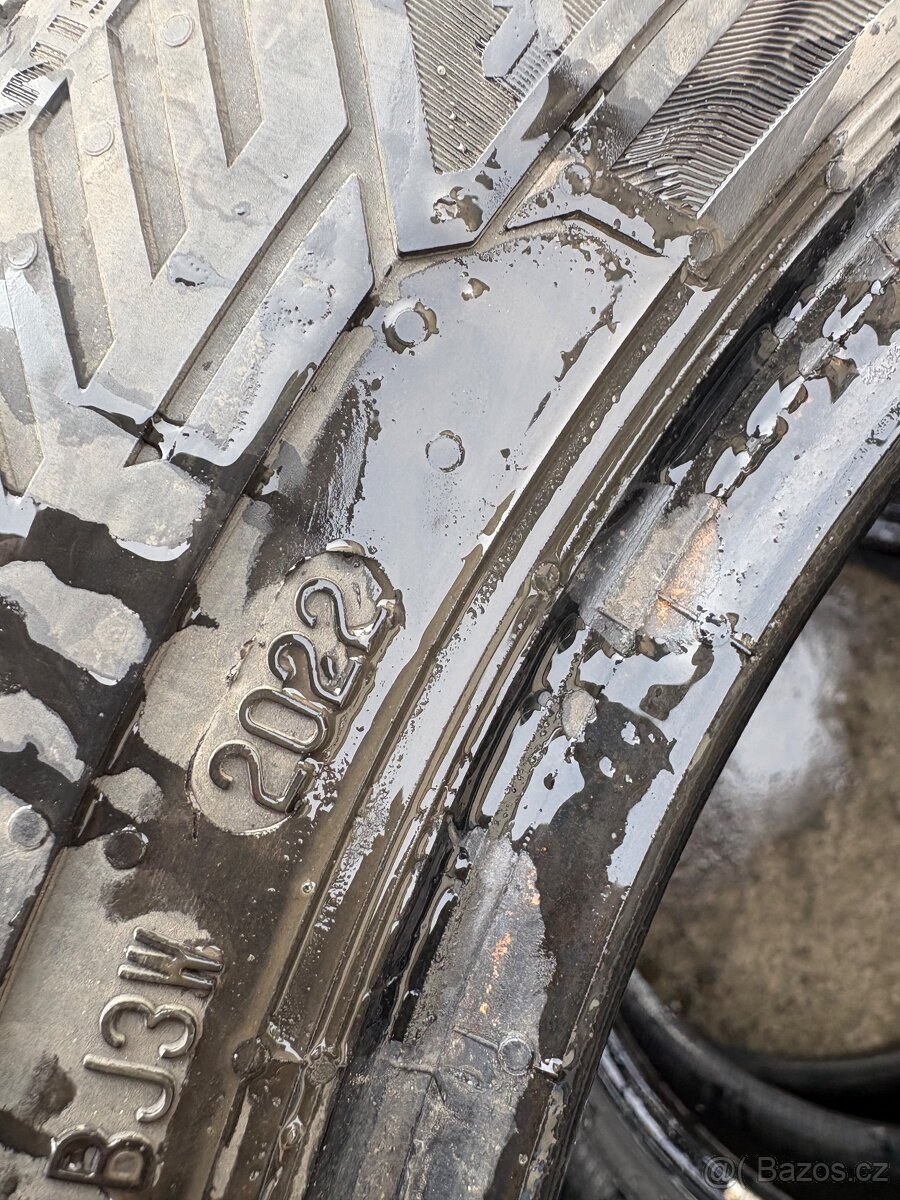 Prodám celoroční pneu Barum - 3