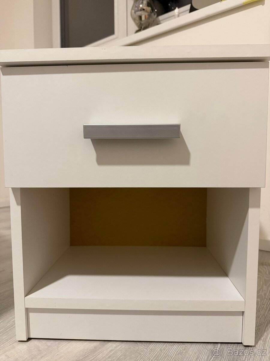 Noční stolek - 3
