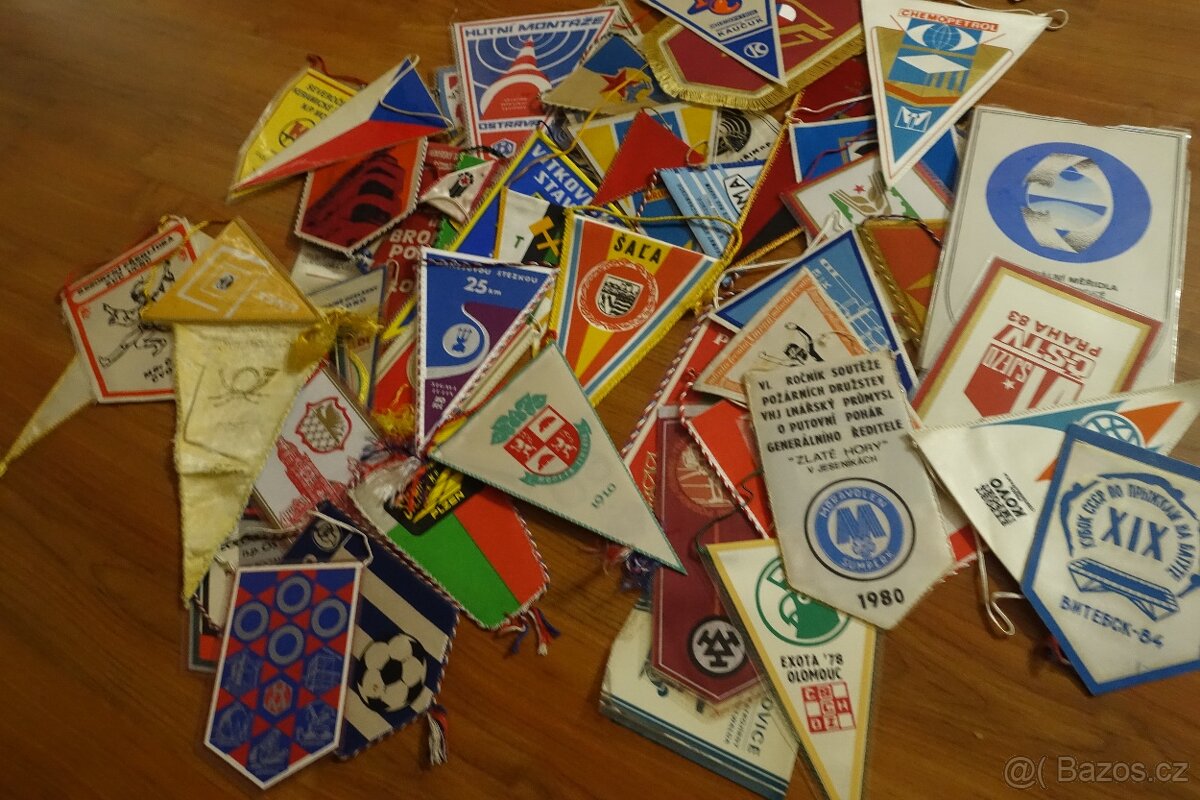 Velký konvolut přes 350 ks vlaječek – sportovní, klubové, po - 3