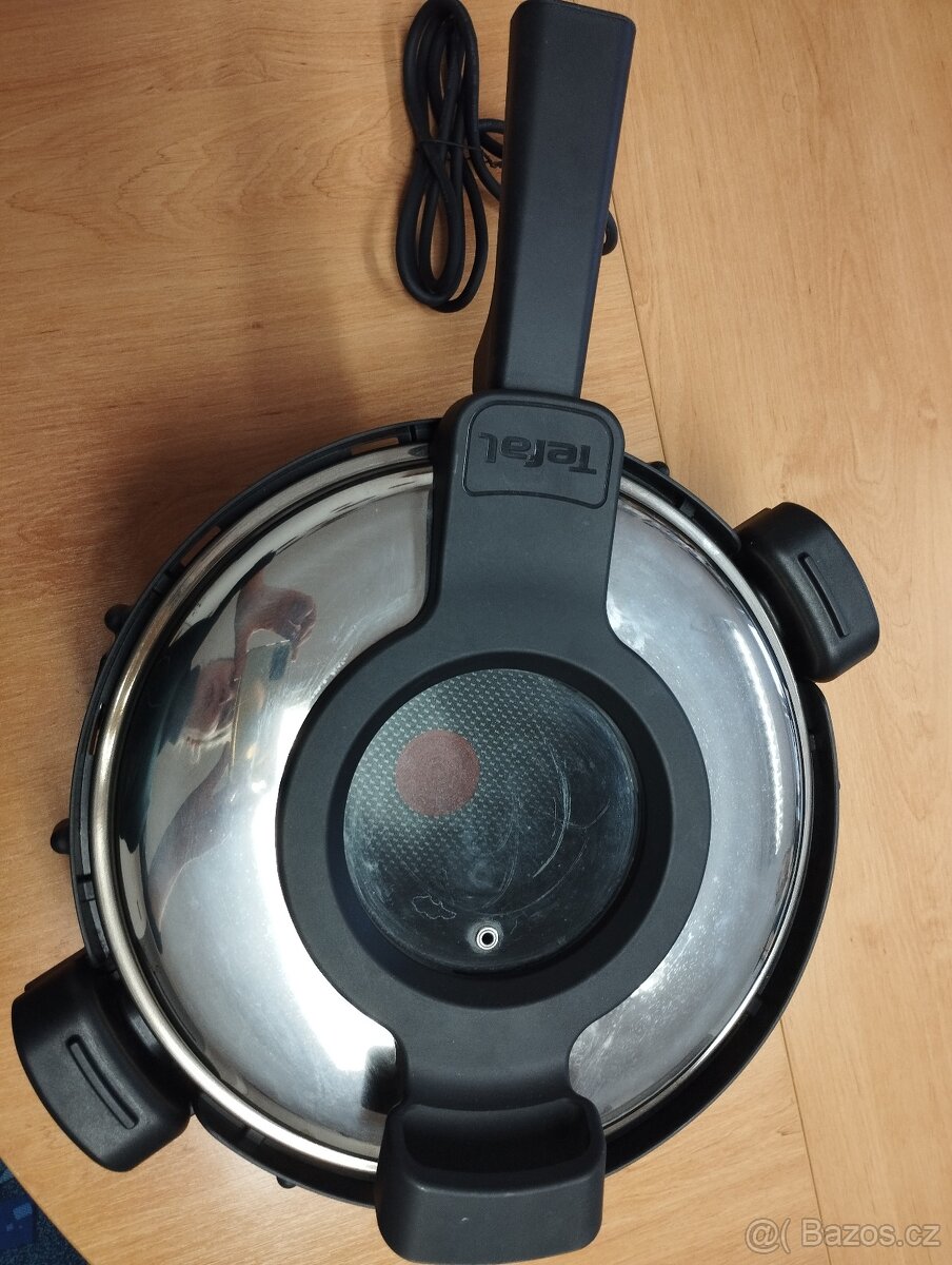 Elektrický pečící hrnec ETA - 3