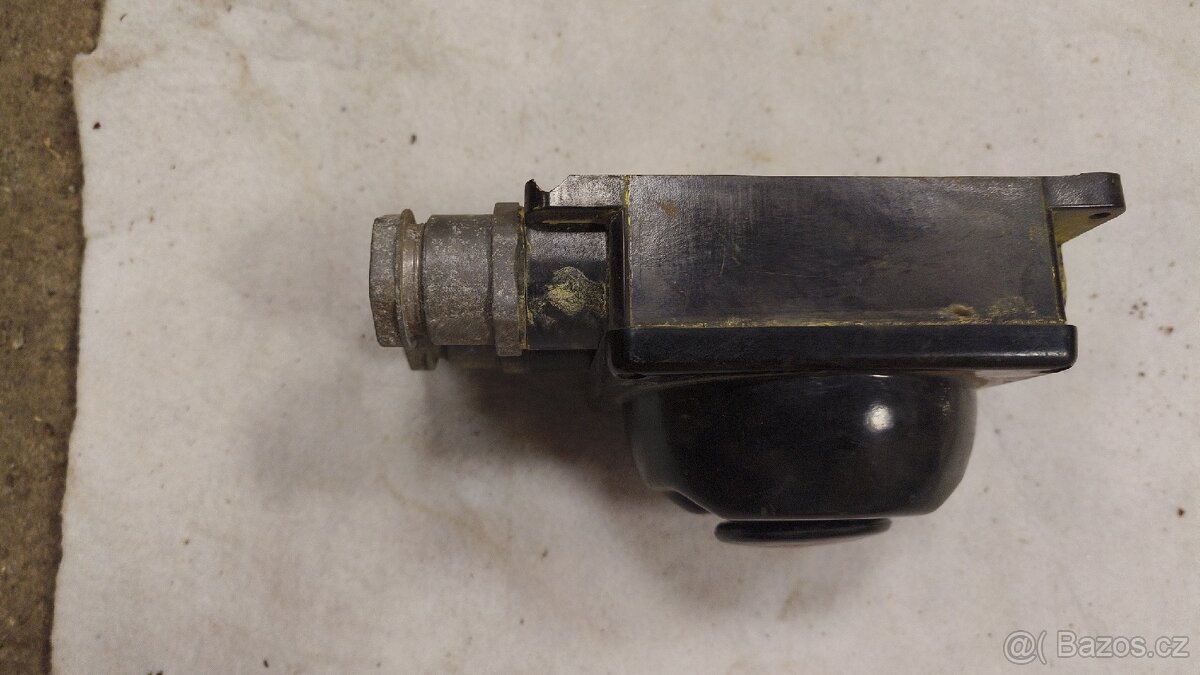 Bakelitový vypínač - 3