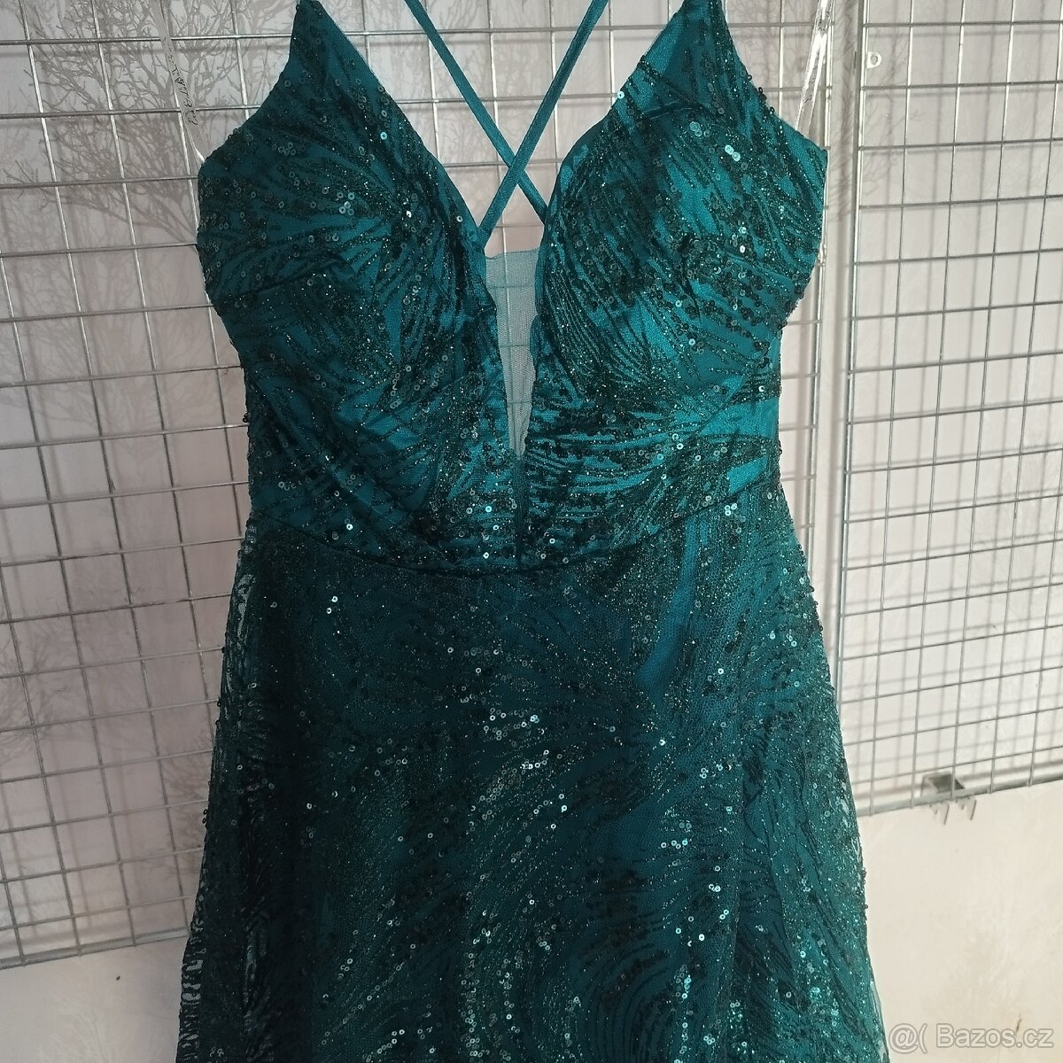 Smaragdově zelené, plesové, maturitní, společenské šaty. - 3