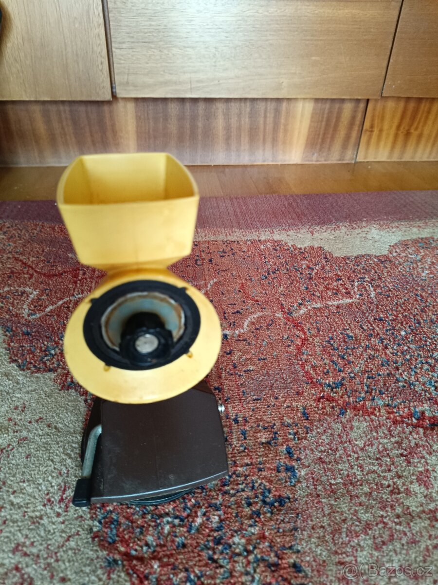 Ruční kráječ, mlýnek, formy a jiné - 3