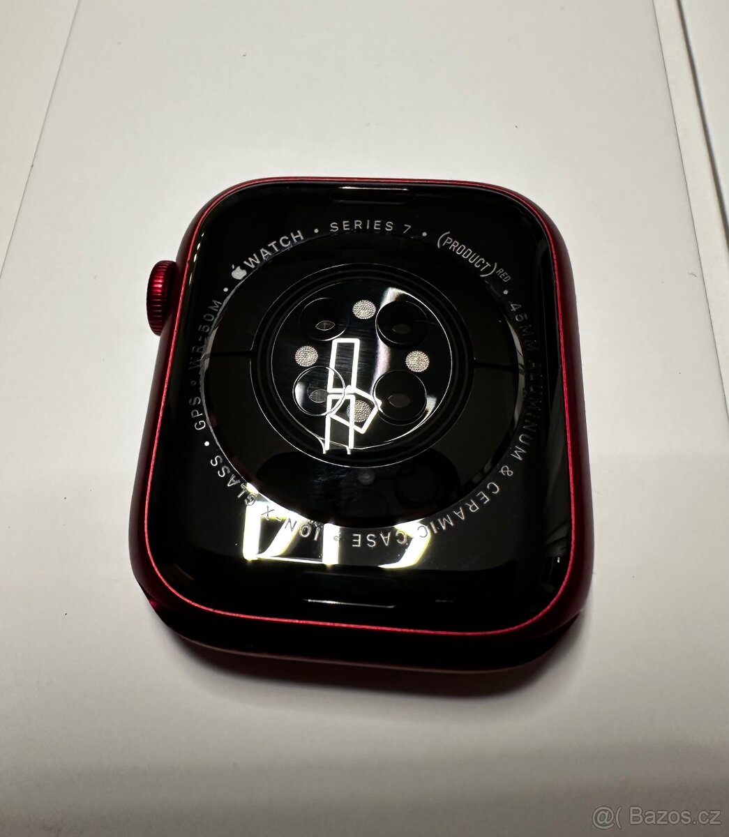 Apple Watch 7 product Red 45mm - 3