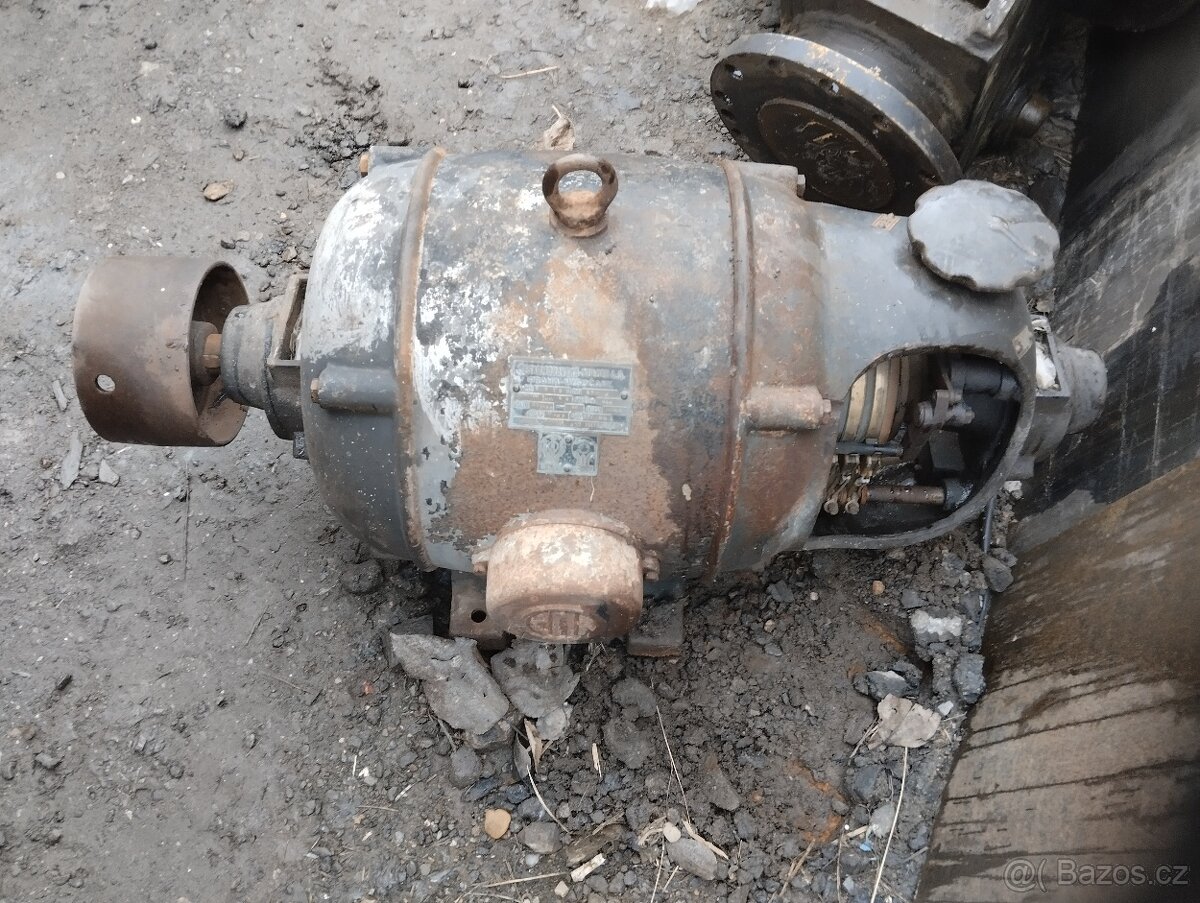 Prodám historický kartáčový elektromotor - 3