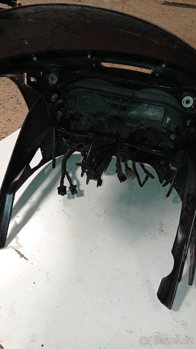 FZR 600 maska + plasty a mnoho dalšího - 3
