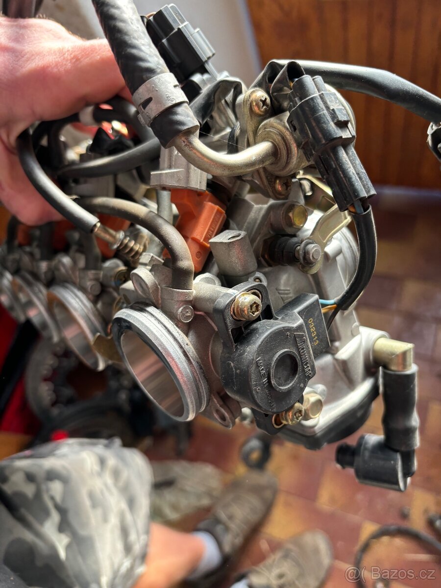 Vstrikovace na Yamaha R1 02-03 04-06 07-08 09-11