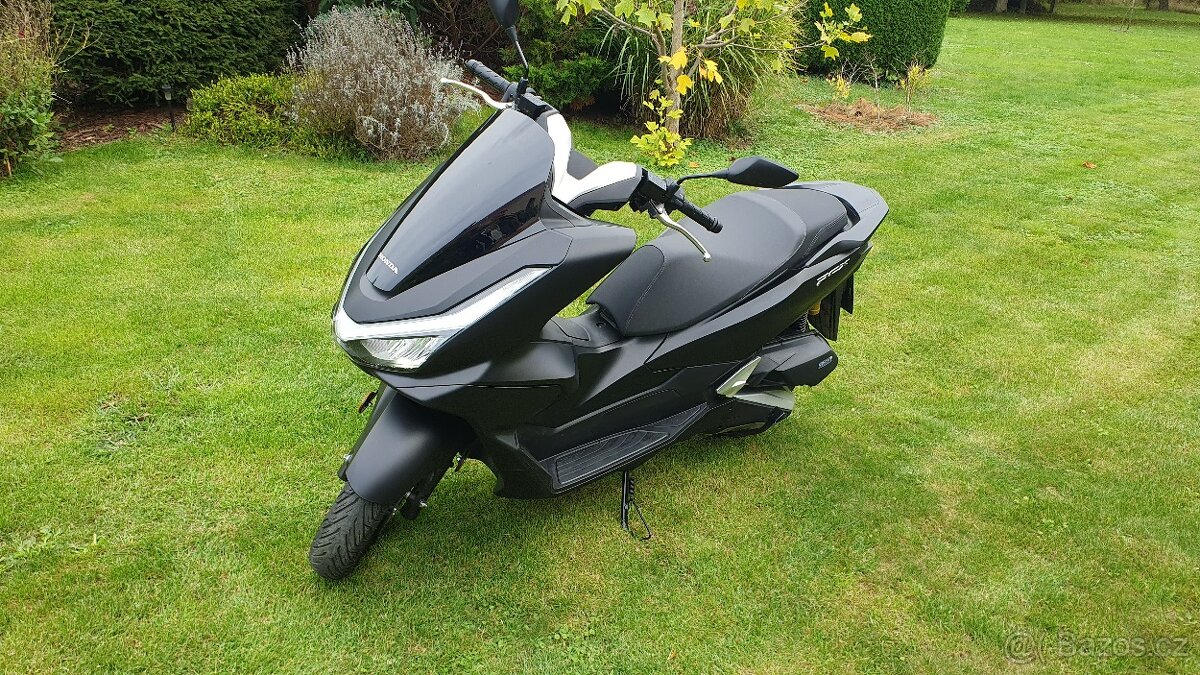 Půjčení skútru v Hradci Králové, zcela nová Honda PCX 125 - 3
