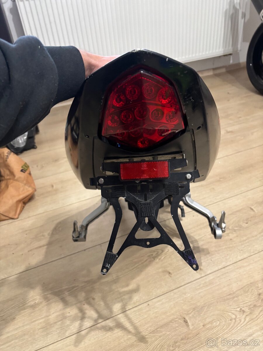 Podsedadlovy ram a plast na Suzuki Gsxr 1000 03-04 - 3