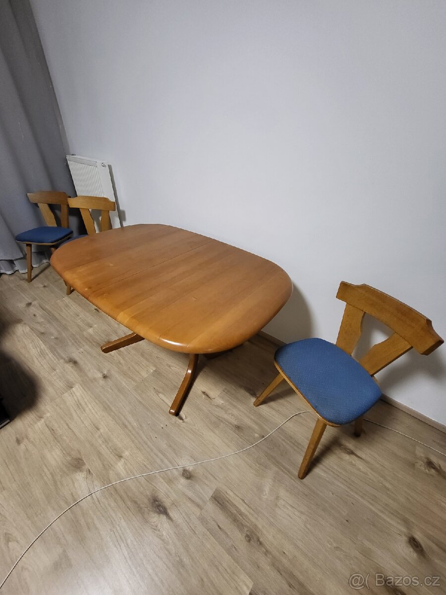 Jídelní stůl a čtyři židle - 3