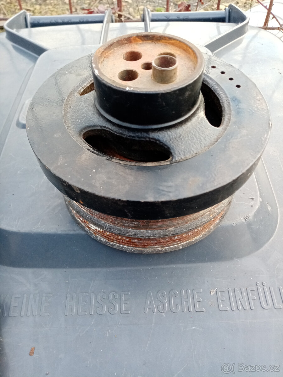 Mercedes Sprinter 906 řemenice na kliku CDI - 3