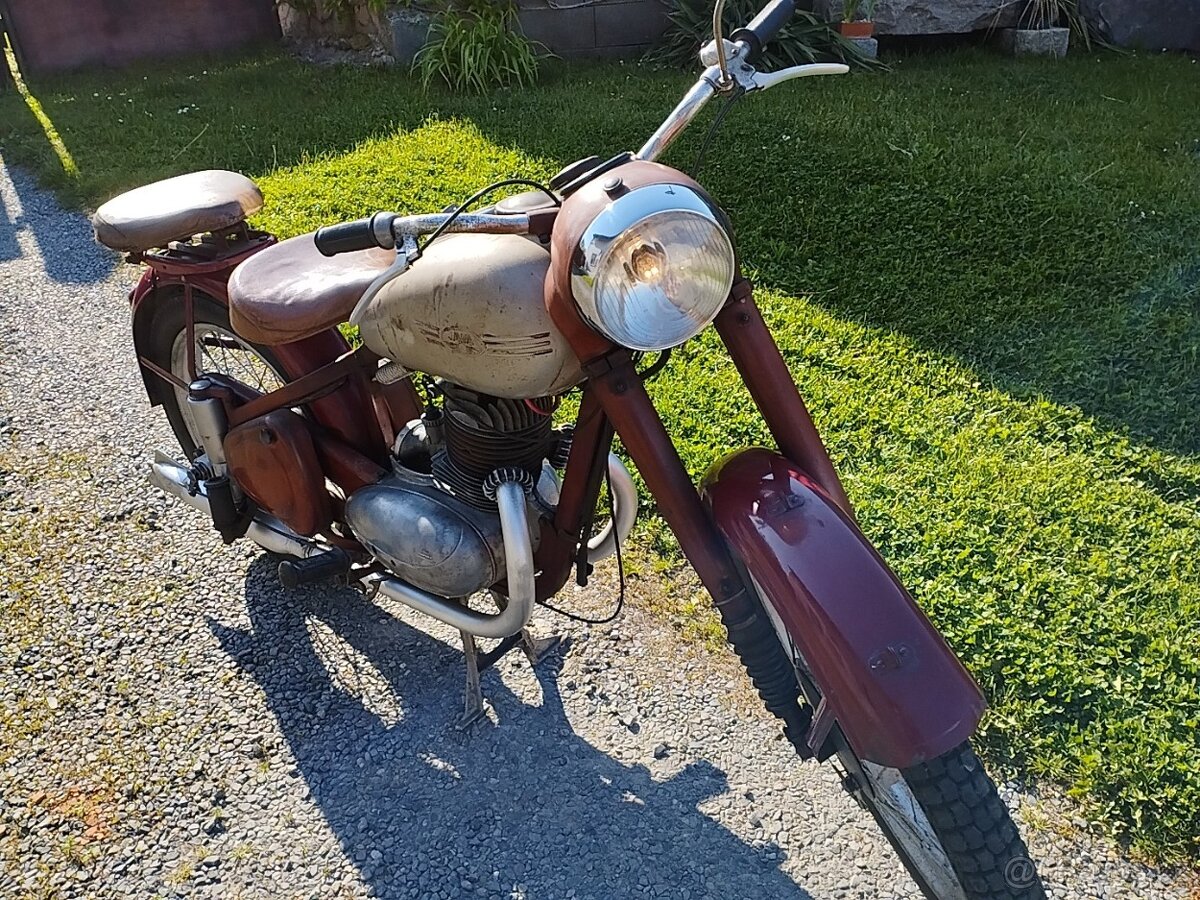 Jawa 250 pérák - 3